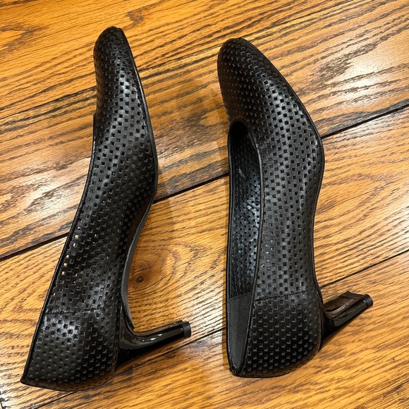 NIB👠STUART WEITZMAN BLACK FLORAJAH WOMENS PUMPS SIZE 9AA - Picture 6 of 11